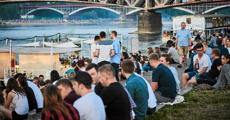 Będzie całkowity zakaz? PiS chce zabronić picia pod chmurką