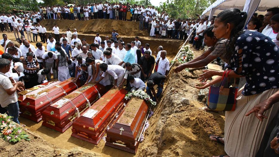 Sri Lanka jest pogrążona w żałobie. Trwają masowe pogrzeby ofiar zamachu