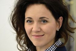 Kornelia Wróblewska z dwumiesięcznym dzieckiem w Sejmie. Wzbudziła zainteresowanie posłów