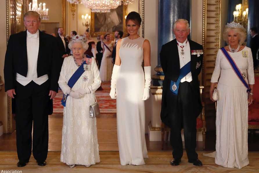 Melania Trump, Donald Trump, królowa Elżbieta II, książę Karol i księżna Camilla podczas uroczystego bankietu w Pałacu Buckingham