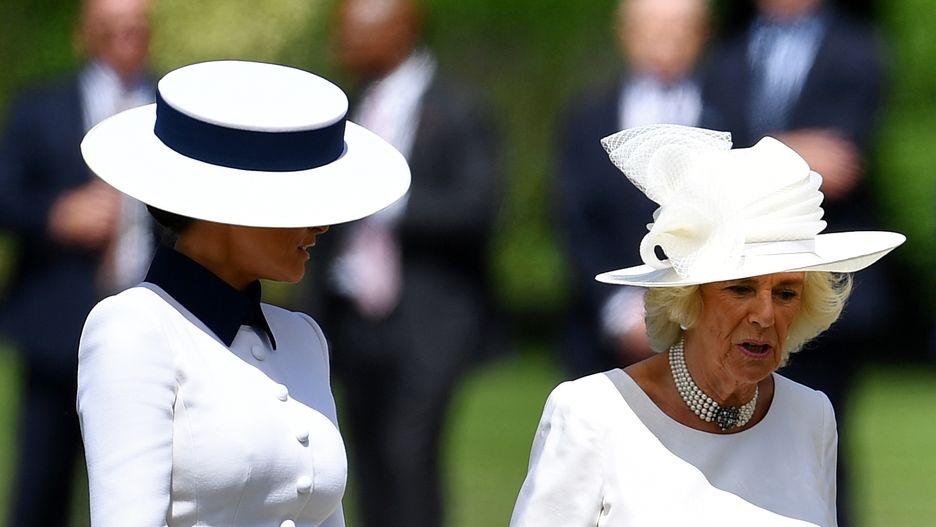 Melania Trump i księżna Camilla podczas spaceru przy Buckingham Palace
