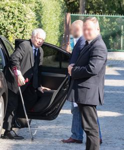 Jarosław Kaczyński cierpi. Niepokojące zdjęcia