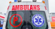 Wypadek karetki w Warszawie. Jedna osoba ranna