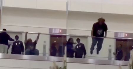 Panika na lotnisku. Pasażer groził innym, potem zeskoczył z galerii