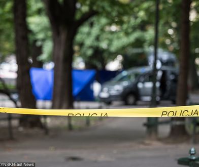 Kraków. Brutalne morderstwo na Plantach. Mężczyzna znaleziony z nożem w klatce piersiowej