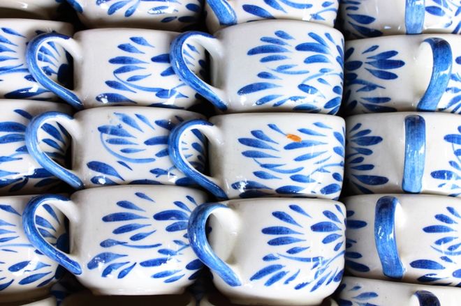 Stoliczku, nakryj się! Malowanie porcelany krok po kroku