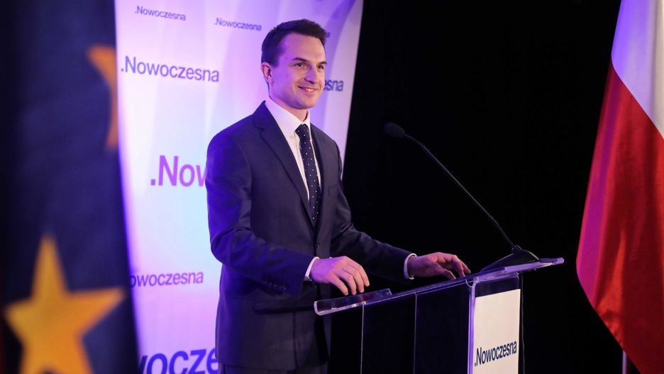 Warszawa. Nowo wybrany przewodniczący Nowoczesnej Adam Szłapka podczas konwencji partii podsumowującej wyniki wyborów parlamentarnych, 24 listopada br.