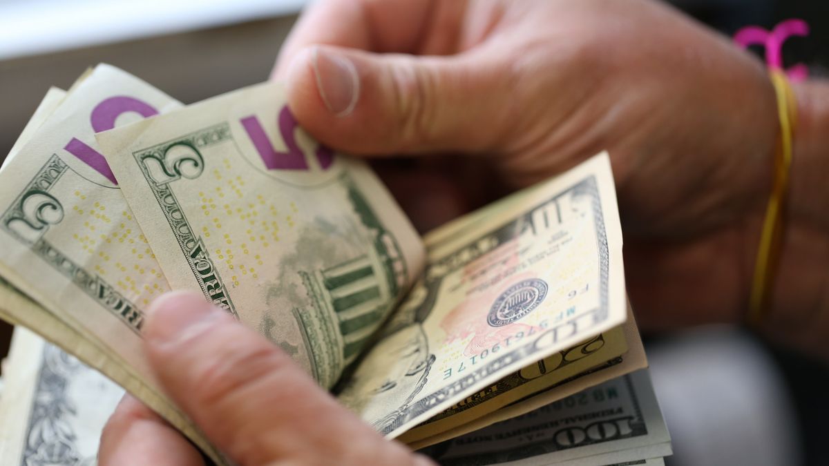 Kursy walut. Co z dolarem?