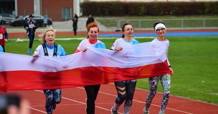 Niesamowity pokaz patriotyzmu na Stadionie Powiatowym