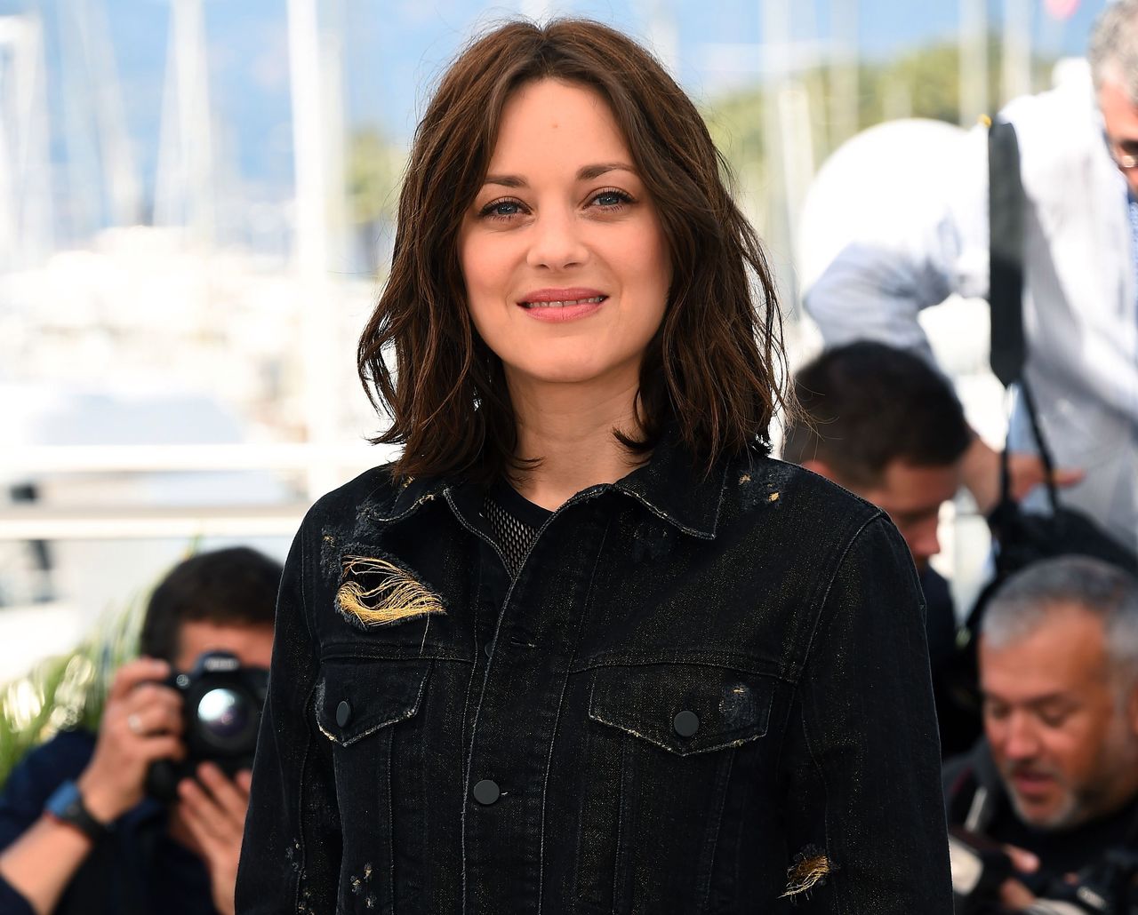 LOOK OF THE DAY: Marion Cotillard w rockowym stylu