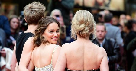 LOOK OF THE DAY: Emilia Clarke w pastelach
