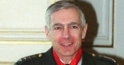 Wesley Clark zbiera na kampanię prezydencką