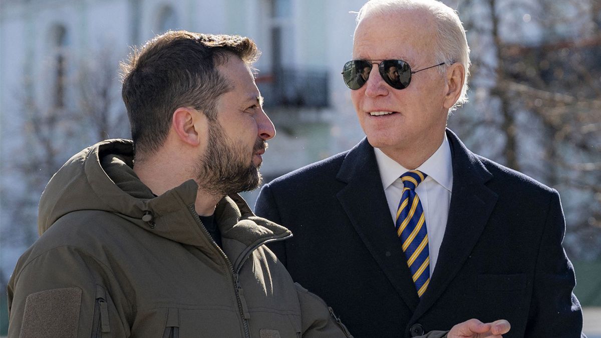 Joe Biden w ulubionych okularach