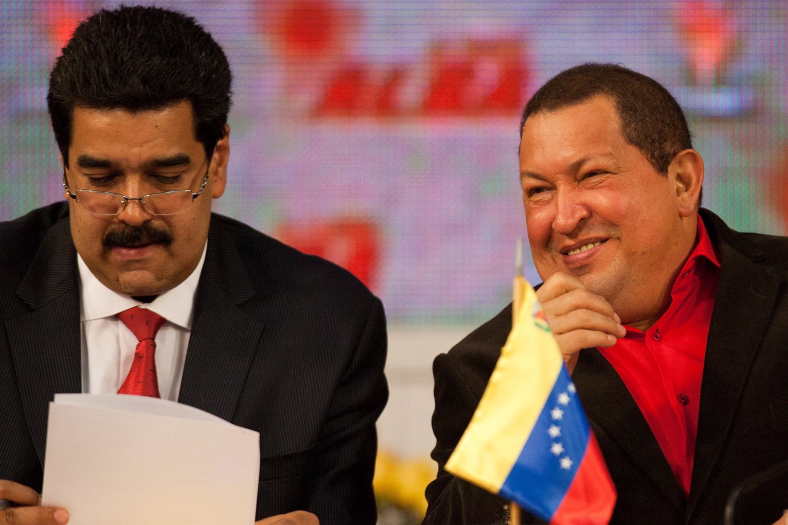 Nicolás Maduro (z lewej) i Hugo Chávez 