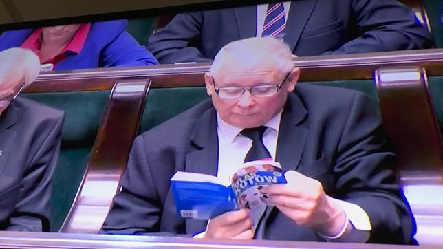 Jarosław Kaczyński z "Atlasem kotów"