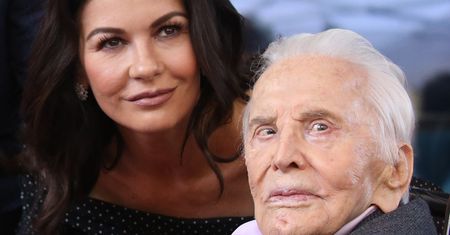 Kirk Douglas na rodzinnym zdjęciu. Zmieściły się cztery pokolenia