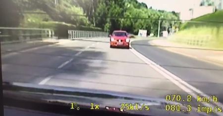 Zatrzymali auto do kontroli. Okazało się, że jedzie nim rodząca kobieta