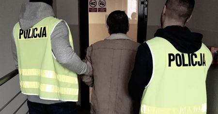 Zabójstwo podczas libacji. "Sąsiedzi zauważyli kałużę krwi"