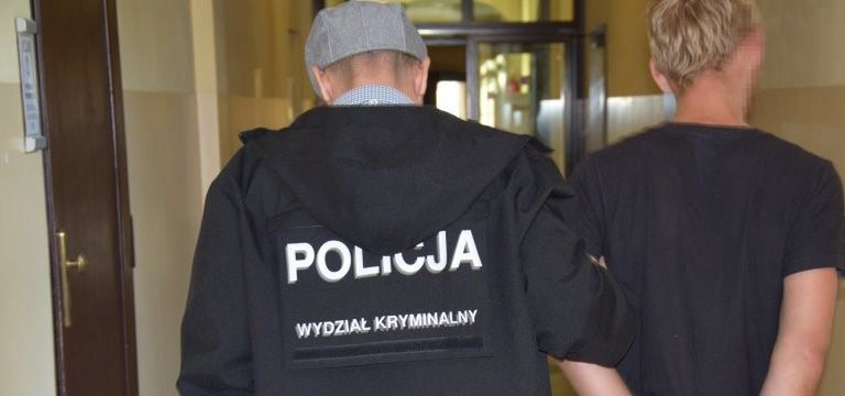 Tarnowskie Góry (Śląskie). Dzieci przerażone ojcem uciekającym policji