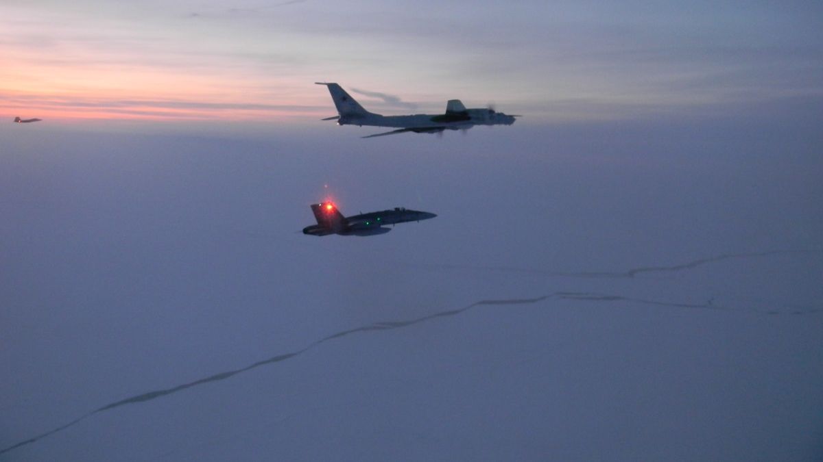 Dwa rosyjskie samoloty zwiadowcze przechwycono nad Alaską.