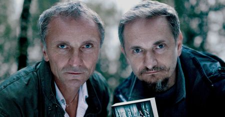 "W głębi lasu": amerykański kryminał w polskich realiach. Rozmawialiśmy z reżyserem