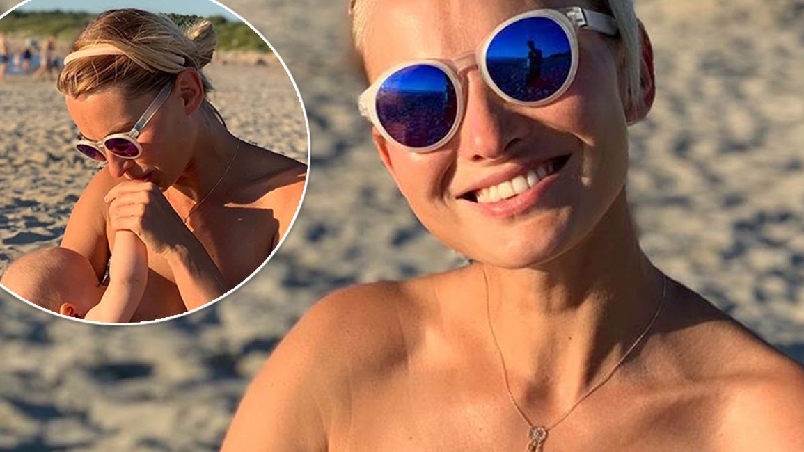 Joanna Moro karmi piersią na plaży