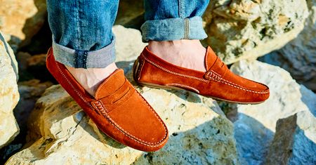 Wsuwane półbuty ze skóry. Czym różnią się mokasyny od loafersów?
