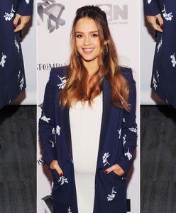 LOOK OF THE DAY: Jessica Alba pokazuje, jak nosić białą sukienkę