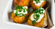 Ziemniaki Hasselback. Pieczone ziemniaczki z dodatkami