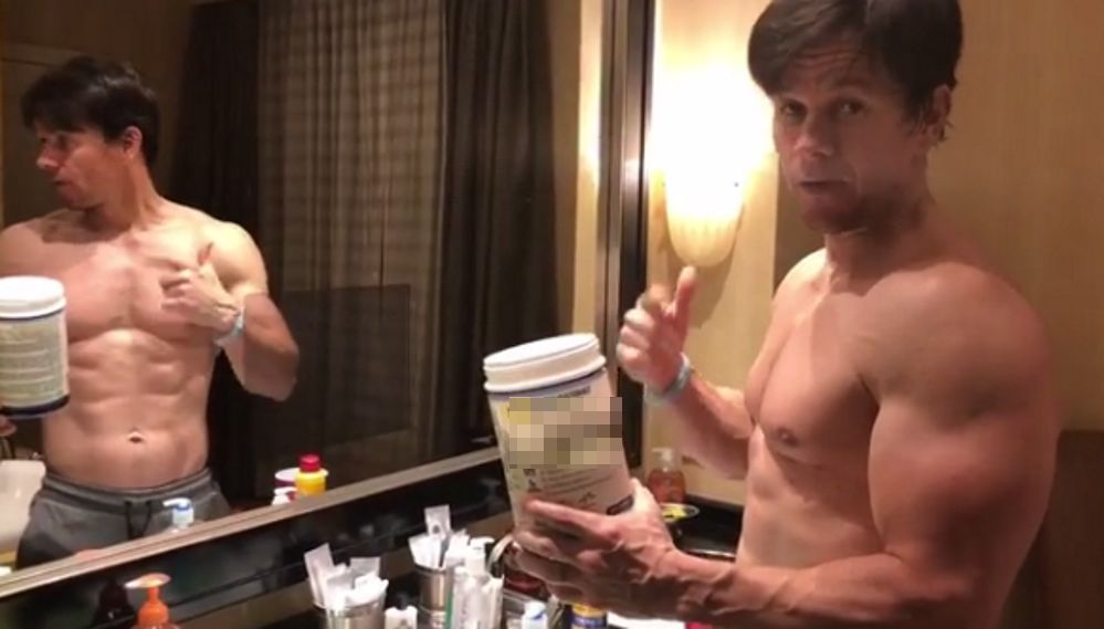 Mark Wahlberg pręży muskuły i zdradza swój sekret. Młodsi koledzy mogą mu zazdrościć