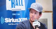 Mark Wahlberg jak młody bóg pręży się dla LeBrona Jamesa