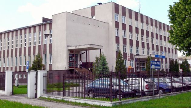 Parking przed komendą w Elblągu