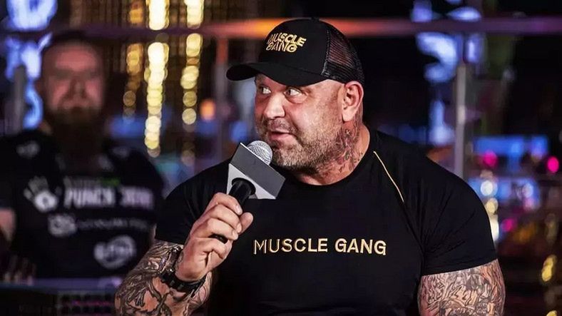 Artur “Waluś” Walczak walczy o życie. Jego rywal zabrał głos. “Mega dziwna sytuacja”