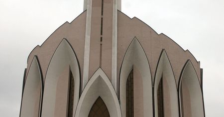 Ksiądz oskarża parafiankę o nękanie, ona jego - o zaloty. Sprawa trafiła do sądu
