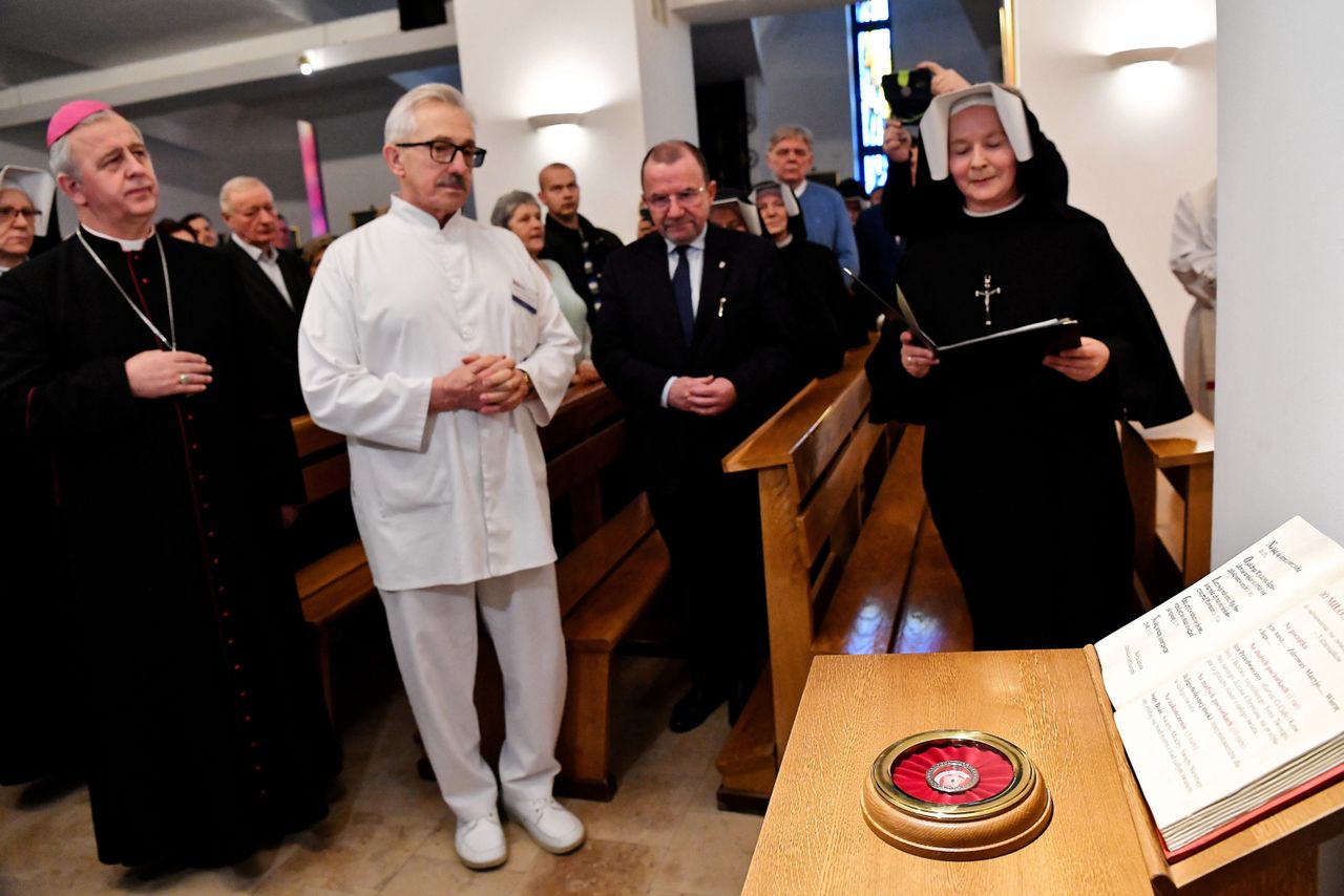 Szpital w Kielcach dostał relikwie św. Faustyny. "Pomocą jest obecność w kaplicy i modlitwa"