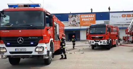 Pożar marketu w Kielcach. Zapalił się dach dawnego Praktikera