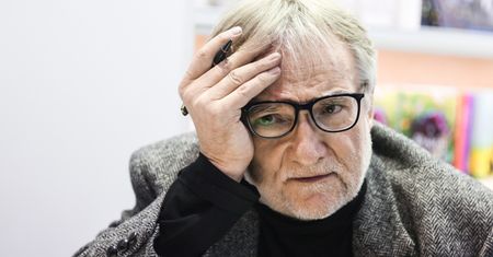 Jerzy Pilch poważnie chory. Musi poruszać się na wózku inwalidzkim