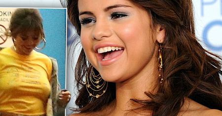 Śliczna Selena Gomez paradowała po ulicy bez stanika! Tak niegrzeczna jeszcze nie była!