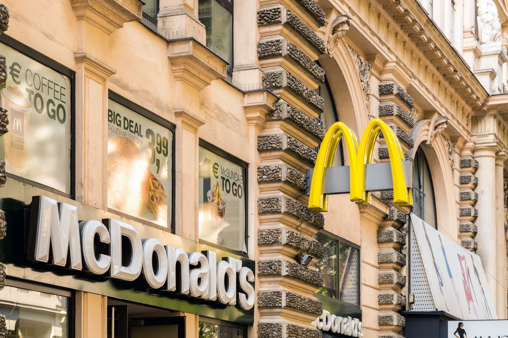 McDonald's jak ambasada. Amerykanie mogą tam szukać pomocy