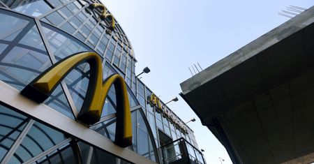 Baloniki, daszki i szkolne wycieczki. 25 lat McDonald’s w Polsce