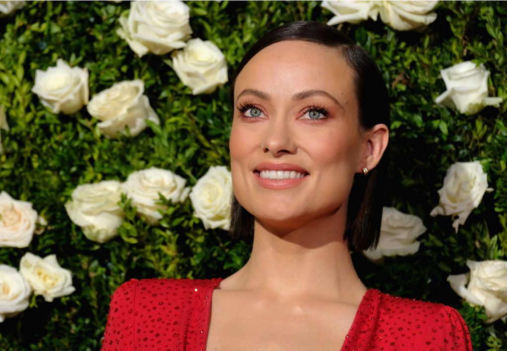 LOOK OF THE DAY: Olivia Wilde w seksownej czerwieni