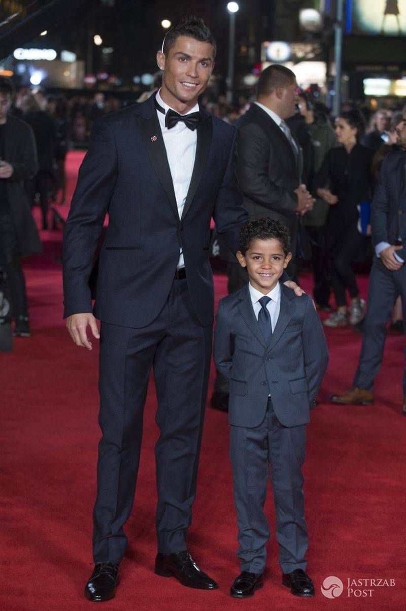 Cristiano Ronaldo z synem na premierze filmu Ronaldo