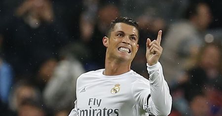 Cristiano Ronaldo na okładce gry FIFA 18. Jest pierwsze wideo