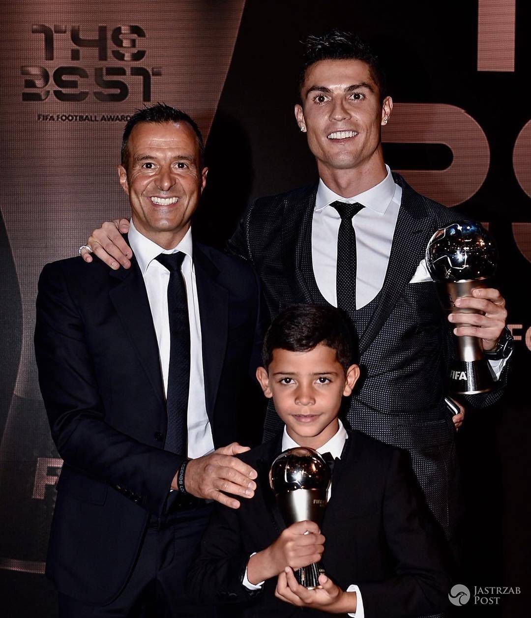 Cristiano Ronaldo z rodzną odebrał nagrodę