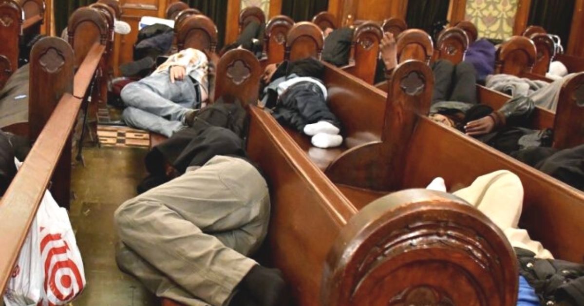 W tym kościele pozwalają spać bezdomnym. Każdy może liczyć na pomoc