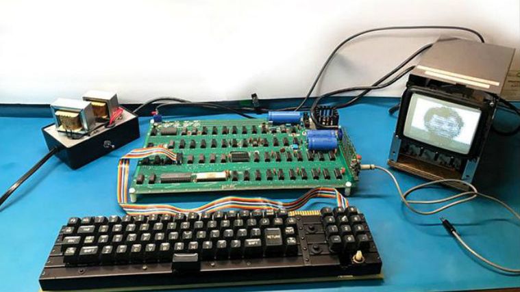Apple-1 został wyprodukowany w 1976 roku