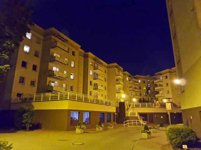 Zdjęcie nocne wykonane w trybie automatycznym (kliknij, aby powiększyć) 