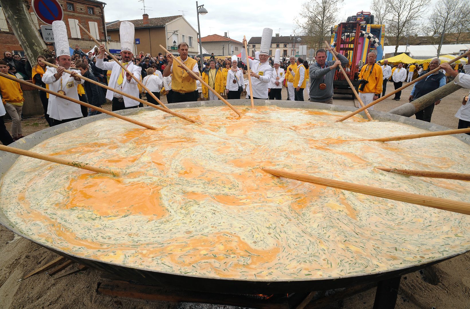 Francuski omlet gigant wykarmił tysiące osób