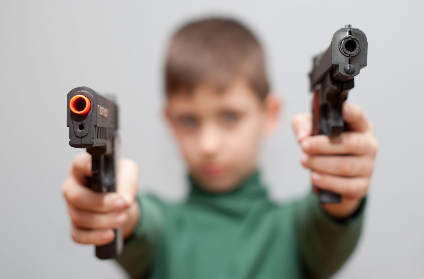 Już 10-latki sięgają po broń