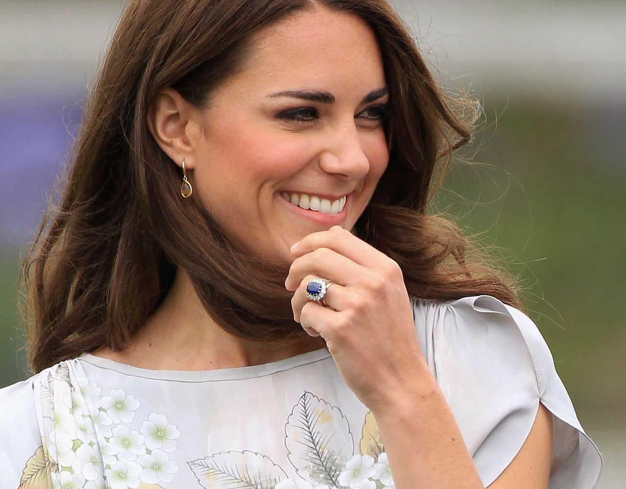 Zaręczynowa suknia Kate Middleton wraca do sklepów!